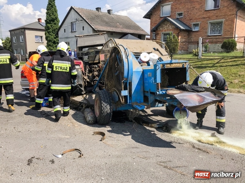Zdjęcie w galerii na portalu naszraciborz.pl: Mercedes weselników staranował ciągnik  wiadomości z regionu