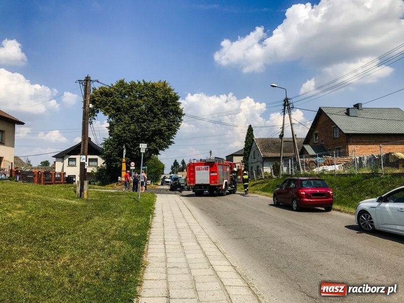 Zdjęcie w galerii na portalu naszraciborz.pl: Mercedes weselników staranował ciągnik  wiadomości z regionu