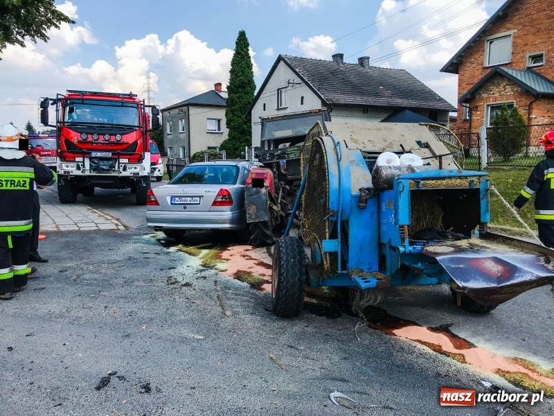 Zdjęcie w galerii na portalu naszraciborz.pl: Mercedes weselników staranował ciągnik  wiadomości z regionu
