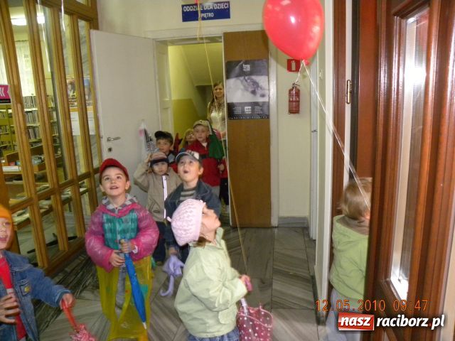 Zdjęcie w galerii na portalu naszraciborz.pl: Leżakowanie z książką wiadomości z regionu