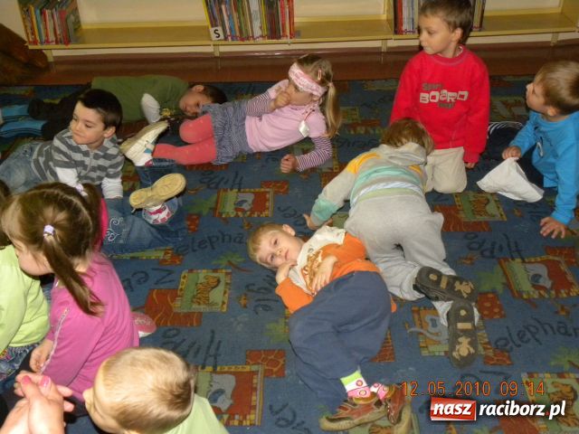 Zdjęcie w galerii na portalu naszraciborz.pl: Leżakowanie z książką wiadomości z regionu