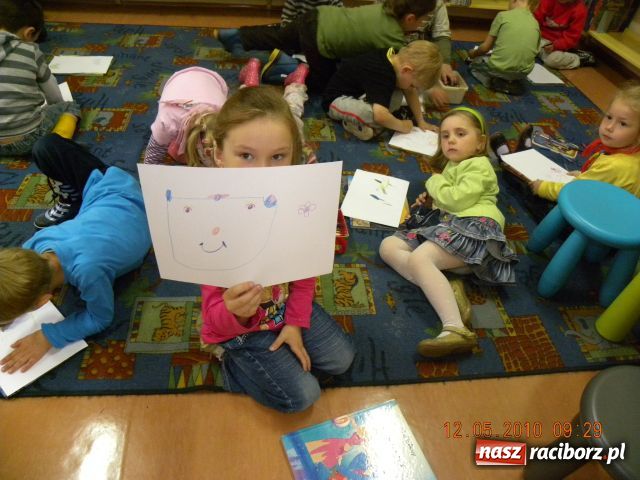 Zdjęcie w galerii na portalu naszraciborz.pl: Leżakowanie z książką wiadomości z regionu