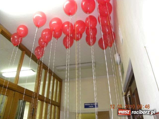 Zdjęcie w galerii na portalu naszraciborz.pl: Leżakowanie z książką wiadomości z regionu