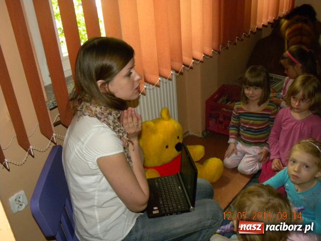 Zdjęcie w galerii na portalu naszraciborz.pl: Leżakowanie z książką wiadomości z regionu