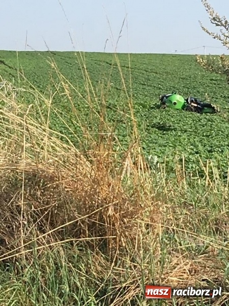 Zdjęcie w galerii na portalu naszraciborz.pl: Poważne obrażenia motocyklisty w wypadku w Syryni. Lądował helikopter LPR. FOTO i WIDEO wiadomości z regionu