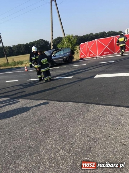 Zdjęcie w galerii na portalu naszraciborz.pl: Poważne obrażenia motocyklisty w wypadku w Syryni. Lądował helikopter LPR. FOTO i WIDEO wiadomości z regionu