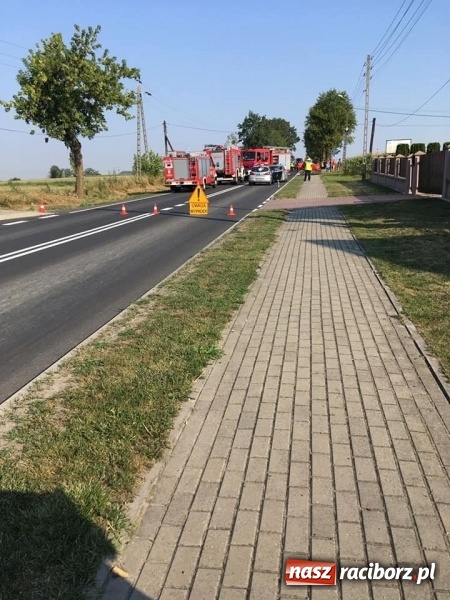 Zdjęcie w galerii na portalu naszraciborz.pl: Poważne obrażenia motocyklisty w wypadku w Syryni. Lądował helikopter LPR. FOTO i WIDEO wiadomości z regionu