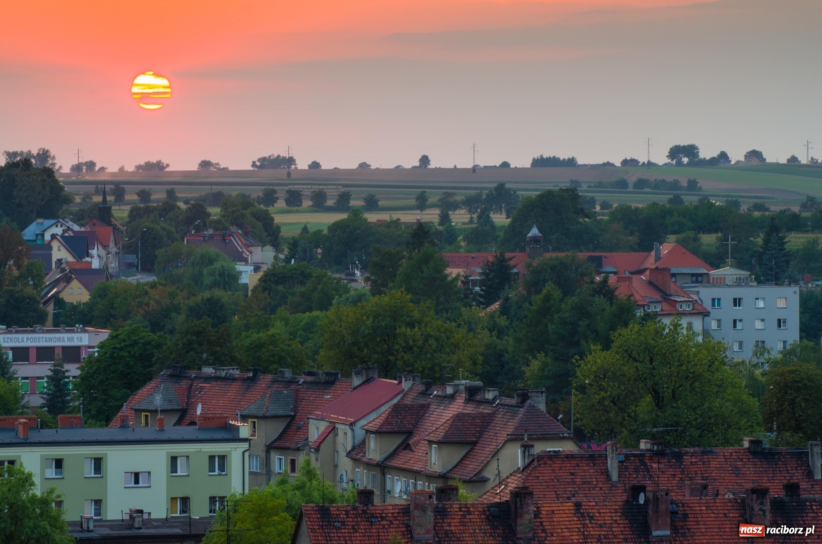 Zdjęcie w galerii na portalu naszraciborz.pl: Nie tylko grad, burze i upały. Służby ostrzegają przed ozonem!  wiadomości z regionu