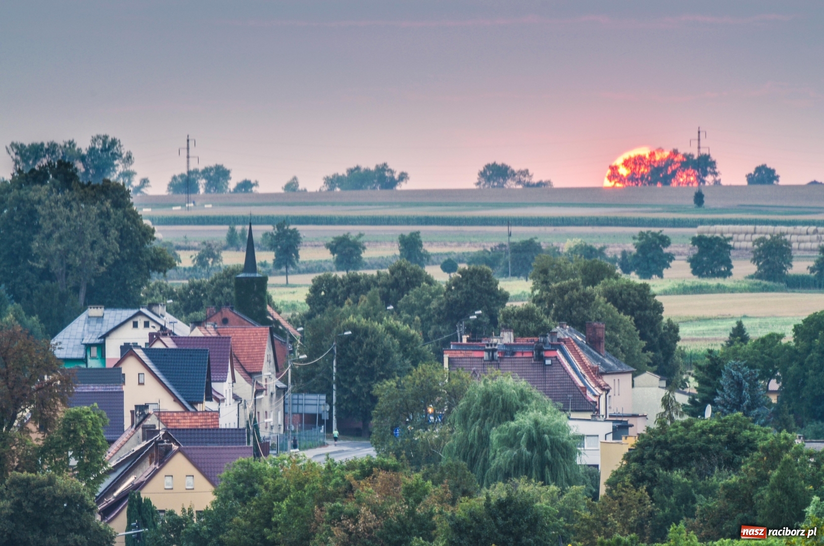 Zdjęcie w galerii na portalu naszraciborz.pl: Nie tylko grad, burze i upały. Służby ostrzegają przed ozonem!  wiadomości z regionu