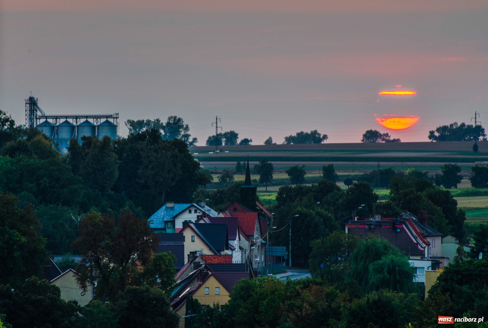 Zdjęcie w galerii na portalu naszraciborz.pl: Nie tylko grad, burze i upały. Służby ostrzegają przed ozonem!  wiadomości z regionu