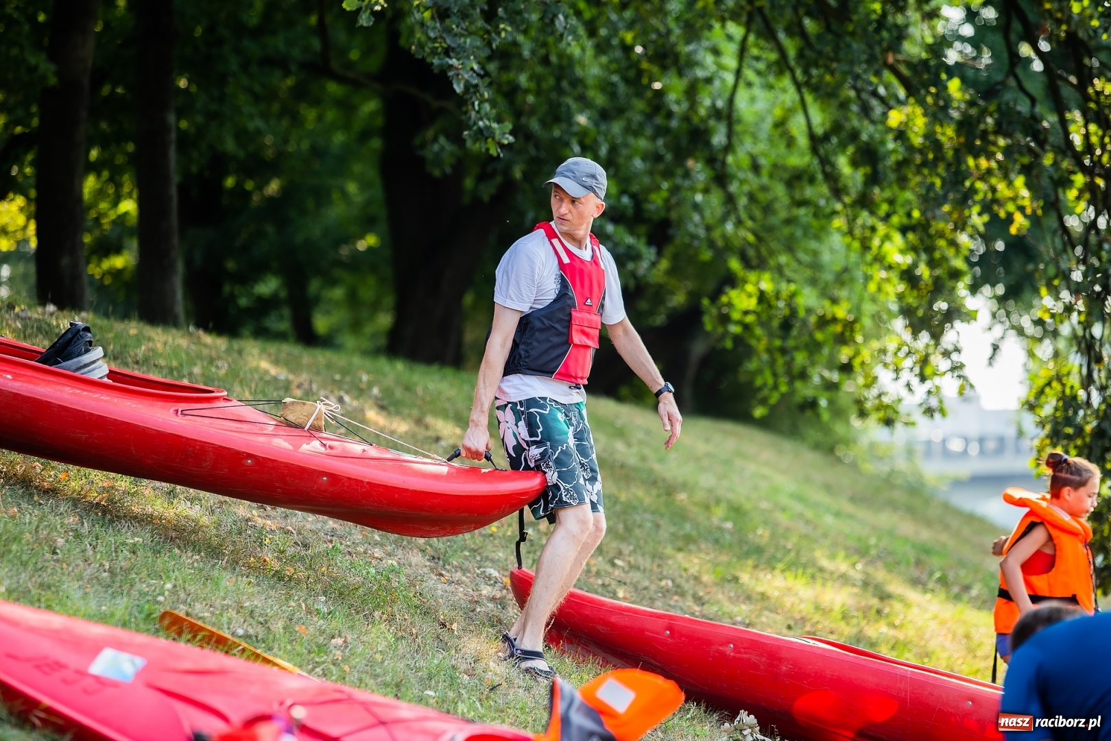 Zdjęcie w galerii na portalu naszraciborz.pl: Z nurtem Odry i w górę Ulgi, czyli spływ kajakowy Pętlą Diabeusza wiadomości z regionu