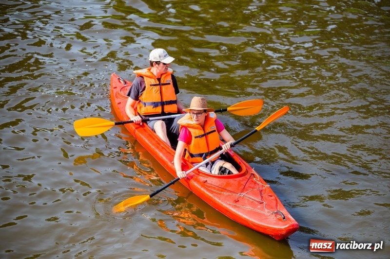 Zdjęcie w galerii na portalu naszraciborz.pl: Z nurtem Odry i w górę Ulgi, czyli spływ kajakowy Pętlą Diabeusza wiadomości z regionu