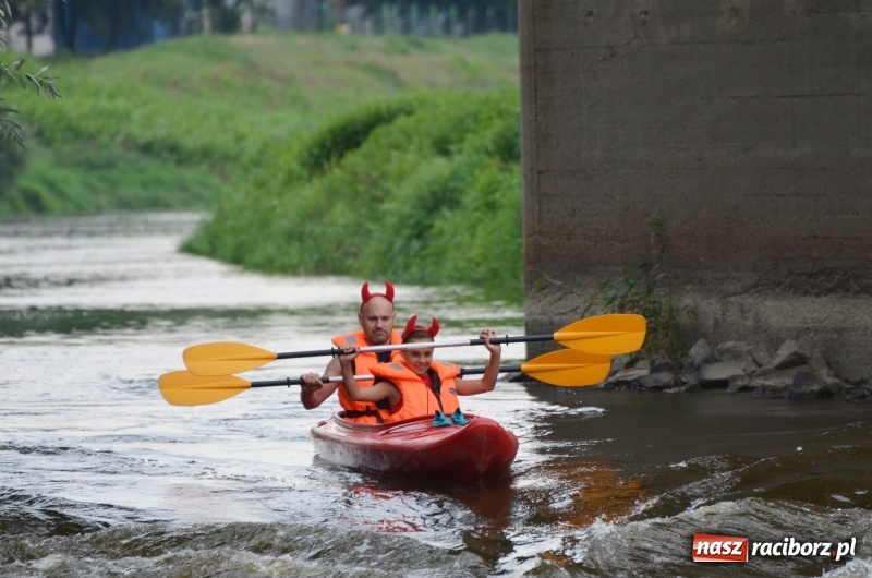 Zdjęcie w galerii na portalu naszraciborz.pl: Z nurtem Odry i w górę Ulgi, czyli spływ kajakowy Pętlą Diabeusza wiadomości z regionu
