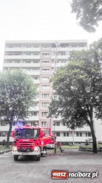 Zdjęcie w galerii na portalu naszraciborz.pl: Racibórz. Pożar na dziesiątym piętrze w bloku przy ul. Mysłowickiej FOTO i WIDEO wiadomości z regionu