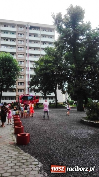 Zdjęcie w galerii na portalu naszraciborz.pl: Racibórz. Pożar na dziesiątym piętrze w bloku przy ul. Mysłowickiej FOTO i WIDEO wiadomości z regionu