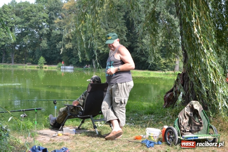 Zdjęcie w galerii na portalu naszraciborz.pl: Na tworkowskim Trzecioku wędkowali emeryci  wiadomości z regionu