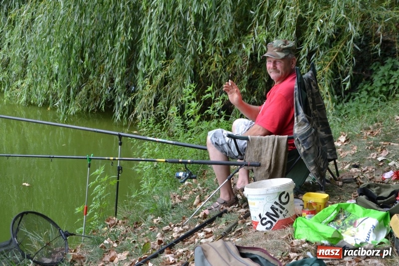 Zdjęcie w galerii na portalu naszraciborz.pl: Na tworkowskim Trzecioku wędkowali emeryci  wiadomości z regionu