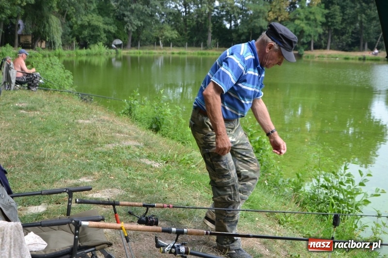 Zdjęcie w galerii na portalu naszraciborz.pl: Na tworkowskim Trzecioku wędkowali emeryci  wiadomości z regionu