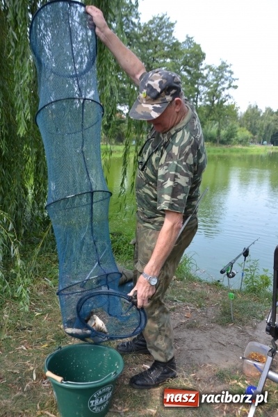 Zdjęcie w galerii na portalu naszraciborz.pl: Na tworkowskim Trzecioku wędkowali emeryci  wiadomości z regionu