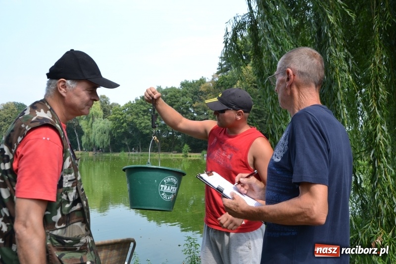Zdjęcie w galerii na portalu naszraciborz.pl: Na tworkowskim Trzecioku wędkowali emeryci  wiadomości z regionu