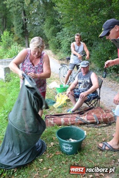 Zdjęcie w galerii na portalu naszraciborz.pl: Na tworkowskim Trzecioku wędkowali emeryci  wiadomości z regionu