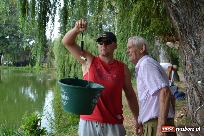 Zdjęcie w galerii na portalu naszraciborz.pl: Na tworkowskim Trzecioku wędkowali emeryci  wiadomości z regionu