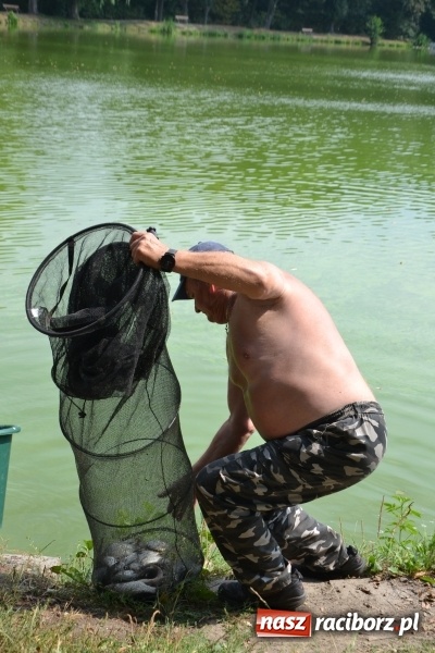 Zdjęcie w galerii na portalu naszraciborz.pl: Na tworkowskim Trzecioku wędkowali emeryci  wiadomości z regionu