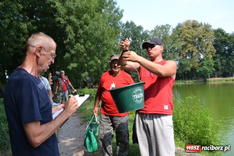 Zdjęcie w galerii na portalu naszraciborz.pl: Na tworkowskim Trzecioku wędkowali emeryci  wiadomości z regionu