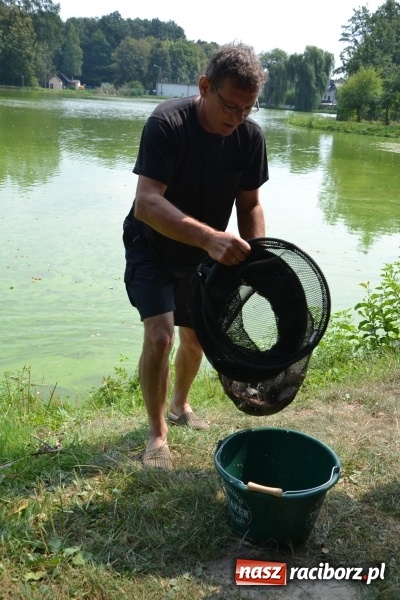 Zdjęcie w galerii na portalu naszraciborz.pl: Na tworkowskim Trzecioku wędkowali emeryci  wiadomości z regionu