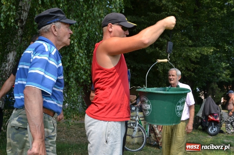 Zdjęcie w galerii na portalu naszraciborz.pl: Na tworkowskim Trzecioku wędkowali emeryci  wiadomości z regionu