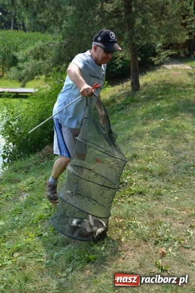 Zdjęcie w galerii na portalu naszraciborz.pl: Na tworkowskim Trzecioku wędkowali emeryci  wiadomości z regionu