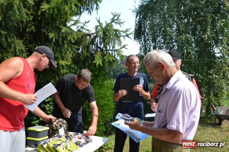 Zdjęcie w galerii na portalu naszraciborz.pl: Na tworkowskim Trzecioku wędkowali emeryci  wiadomości z regionu