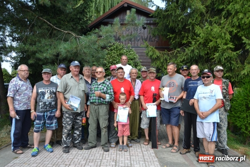 Zdjęcie w galerii na portalu naszraciborz.pl: Na tworkowskim Trzecioku wędkowali emeryci  wiadomości z regionu