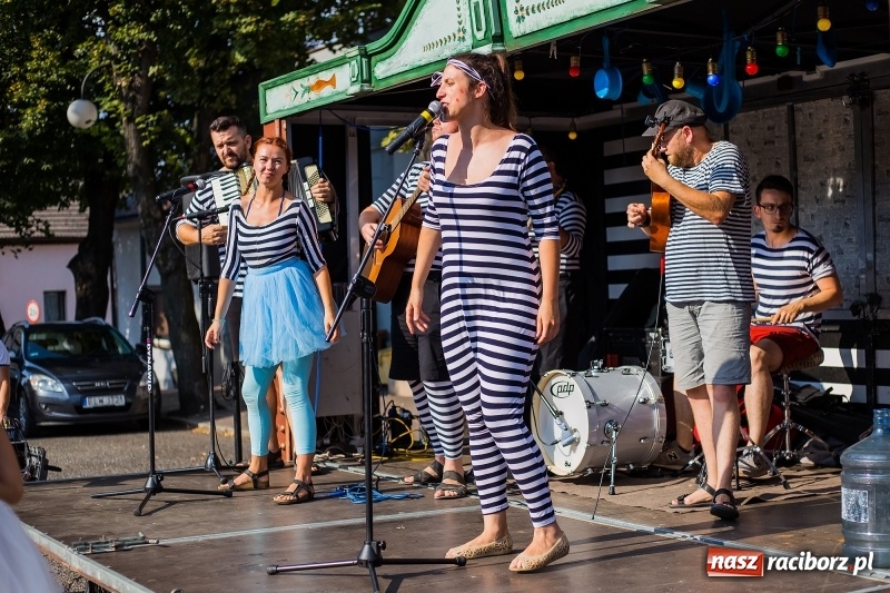 Zdjęcie w galerii na portalu naszraciborz.pl: Na rynku w Krzanowicach odbyła się muzyczna i taneczna zabawa dla najmłodszych wiadomości z regionu
