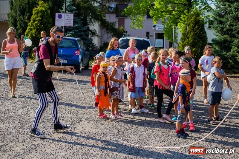 Zdjęcie w galerii na portalu naszraciborz.pl: Na rynku w Krzanowicach odbyła się muzyczna i taneczna zabawa dla najmłodszych wiadomości z regionu