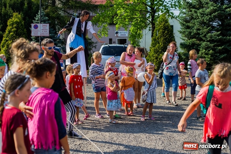 Zdjęcie w galerii na portalu naszraciborz.pl: Na rynku w Krzanowicach odbyła się muzyczna i taneczna zabawa dla najmłodszych wiadomości z regionu