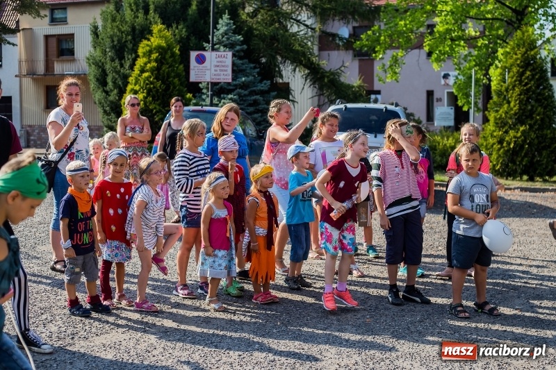 Zdjęcie w galerii na portalu naszraciborz.pl: Na rynku w Krzanowicach odbyła się muzyczna i taneczna zabawa dla najmłodszych wiadomości z regionu