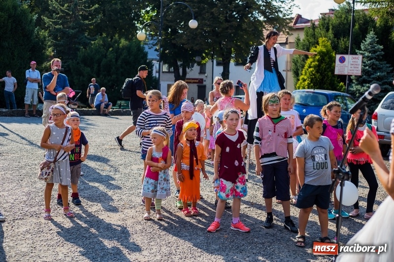 Zdjęcie w galerii na portalu naszraciborz.pl: Na rynku w Krzanowicach odbyła się muzyczna i taneczna zabawa dla najmłodszych wiadomości z regionu