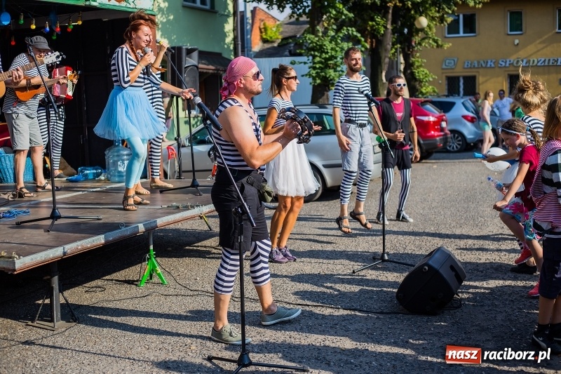 Zdjęcie w galerii na portalu naszraciborz.pl: Na rynku w Krzanowicach odbyła się muzyczna i taneczna zabawa dla najmłodszych wiadomości z regionu