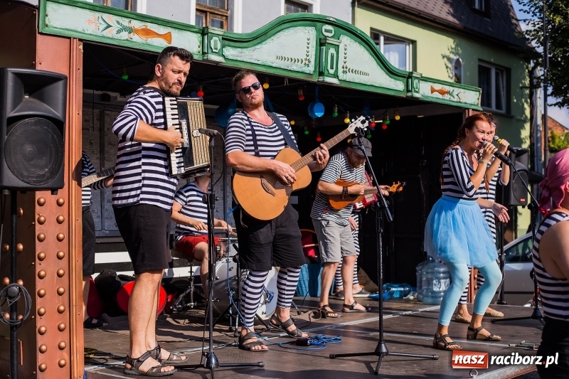 Zdjęcie w galerii na portalu naszraciborz.pl: Na rynku w Krzanowicach odbyła się muzyczna i taneczna zabawa dla najmłodszych wiadomości z regionu