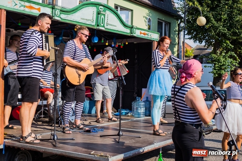 Zdjęcie w galerii na portalu naszraciborz.pl: Na rynku w Krzanowicach odbyła się muzyczna i taneczna zabawa dla najmłodszych wiadomości z regionu