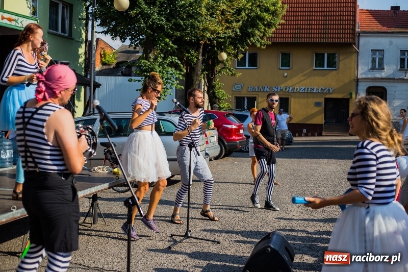 Zdjęcie w galerii na portalu naszraciborz.pl: Na rynku w Krzanowicach odbyła się muzyczna i taneczna zabawa dla najmłodszych wiadomości z regionu