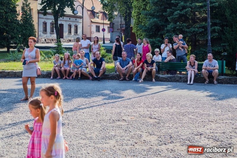 Zdjęcie w galerii na portalu naszraciborz.pl: Na rynku w Krzanowicach odbyła się muzyczna i taneczna zabawa dla najmłodszych wiadomości z regionu