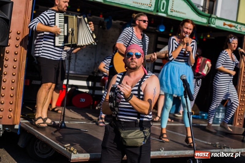 Zdjęcie w galerii na portalu naszraciborz.pl: Na rynku w Krzanowicach odbyła się muzyczna i taneczna zabawa dla najmłodszych wiadomości z regionu