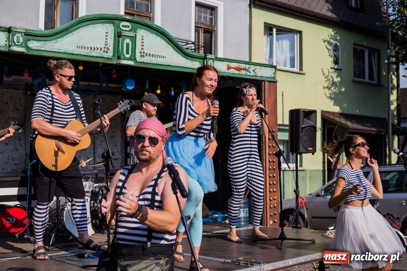 Zdjęcie w galerii na portalu naszraciborz.pl: Na rynku w Krzanowicach odbyła się muzyczna i taneczna zabawa dla najmłodszych wiadomości z regionu