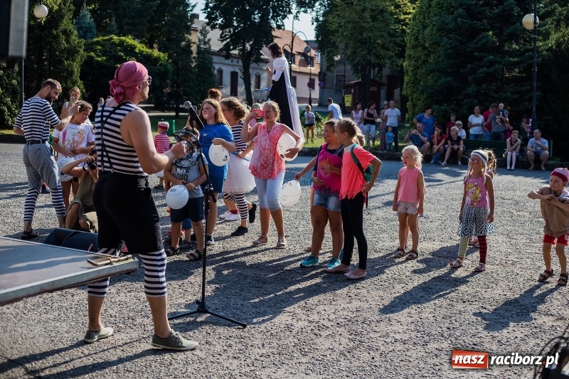 Zdjęcie w galerii na portalu naszraciborz.pl: Na rynku w Krzanowicach odbyła się muzyczna i taneczna zabawa dla najmłodszych wiadomości z regionu