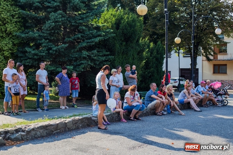 Zdjęcie w galerii na portalu naszraciborz.pl: Na rynku w Krzanowicach odbyła się muzyczna i taneczna zabawa dla najmłodszych wiadomości z regionu