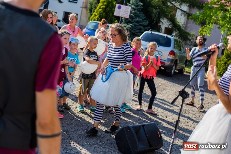 Zdjęcie w galerii na portalu naszraciborz.pl: Na rynku w Krzanowicach odbyła się muzyczna i taneczna zabawa dla najmłodszych wiadomości z regionu