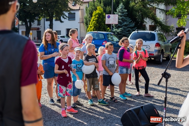Zdjęcie w galerii na portalu naszraciborz.pl: Na rynku w Krzanowicach odbyła się muzyczna i taneczna zabawa dla najmłodszych wiadomości z regionu