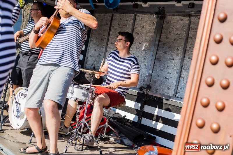 Zdjęcie w galerii na portalu naszraciborz.pl: Na rynku w Krzanowicach odbyła się muzyczna i taneczna zabawa dla najmłodszych wiadomości z regionu
